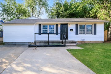 1105 S LOCUST DR MIDWEST CITY, OK 73110